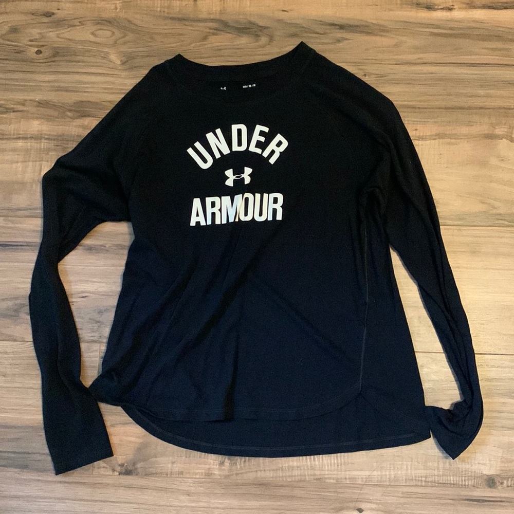 Black under armor long sleeve great for workouts super comfortable and cute.